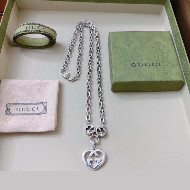G*u*i necklaces